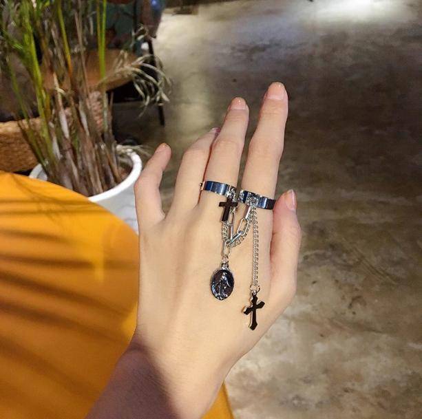 Double Cross Chain Rings | Grunge Aesthetic Jewelry