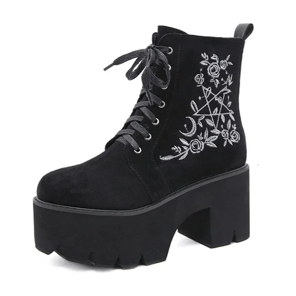 Black Goth Star Embroidered Platform Boots – Grunge Chunky Alt Shoes