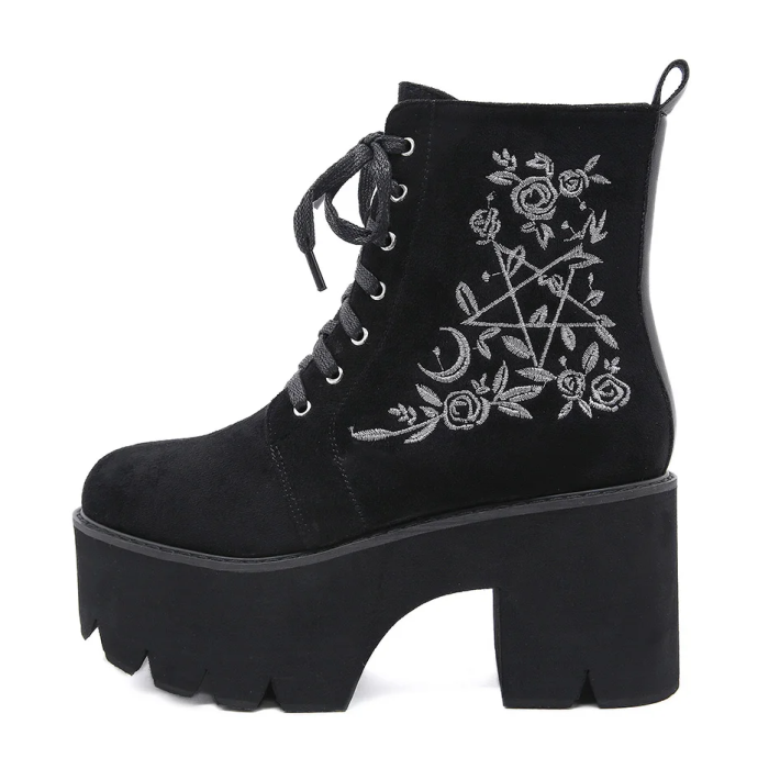 Black Goth Star Embroidered Platform Boots – Grunge Chunky Alt Shoes
