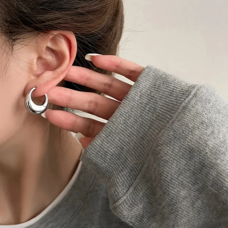 Clean Girl Chunky Silver Hoop Earrings – Minimalist Aesthetic Jewelry