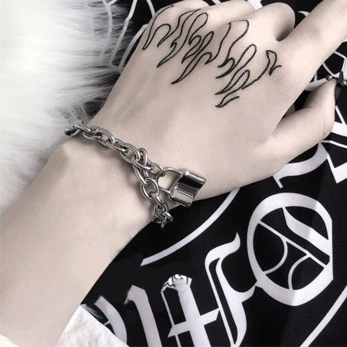 Grunge Vibes Bracelet – Padlock Chain Bracelet for Alternative Aesthetic