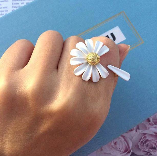 Daisy Flower Ring - All Things Rainbow