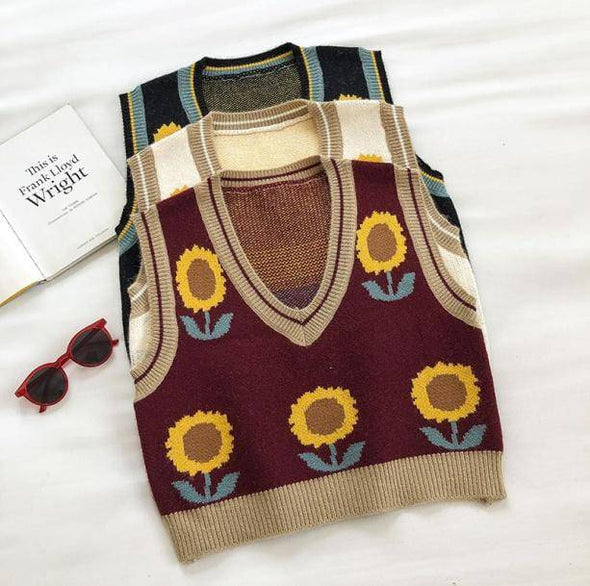 Vintage Flower Sleeveless Sweater - All Things Rainbow