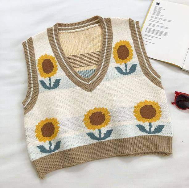 Vintage Flower Sleeveless Sweater - All Things Rainbow