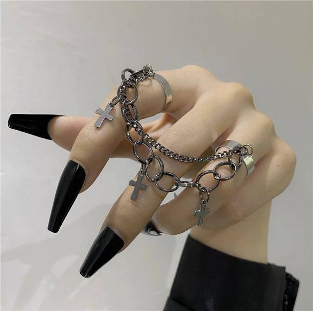 Into The Dark Chain Rings | Aesthetic Jewelry