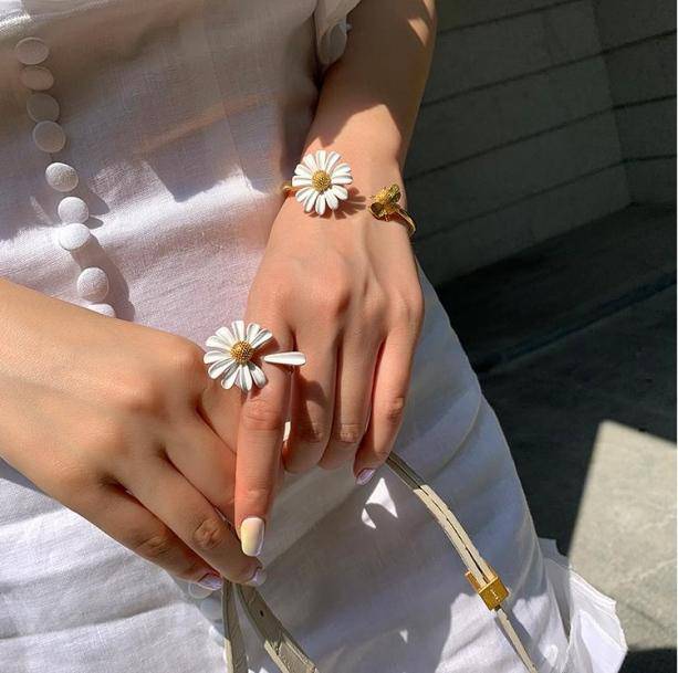 Daisy Flower Ring - All Things Rainbow