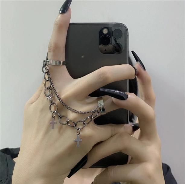 Into The Dark Chain Rings | Aesthetic Jewelry